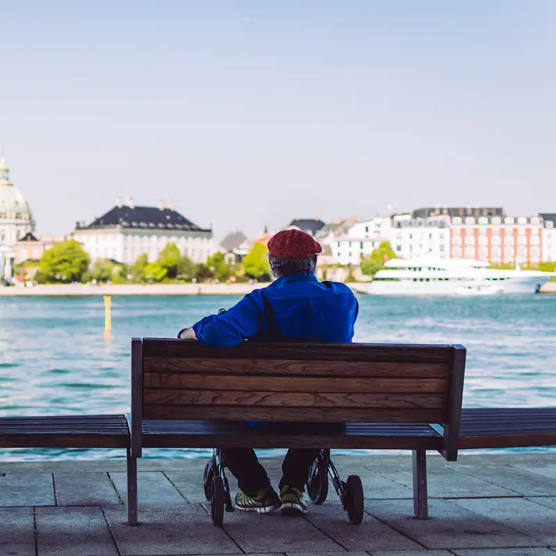 Mand Paa Baenk Koebenhavns Havn Square